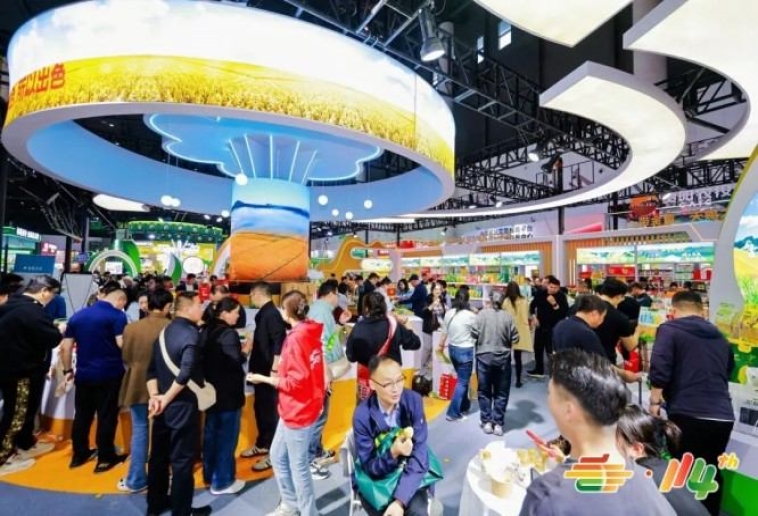你交了钱，他拿了C位：新锐零食品牌为何总输在“选位”环节？